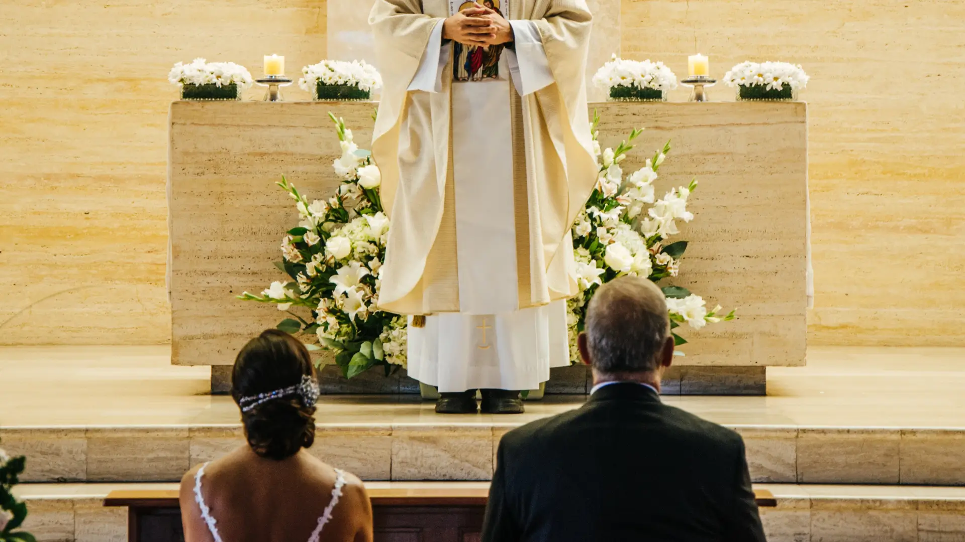 catholic marriage of 2 people at an alter